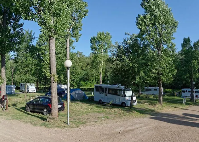 Spacieux Pour 6 Personnes A Aires - Api-1-52-850 Les Aires